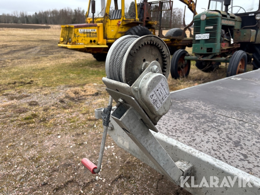 Personbilssläp/jättesläp Neiwiadow 8x2.55 m 2360 kg