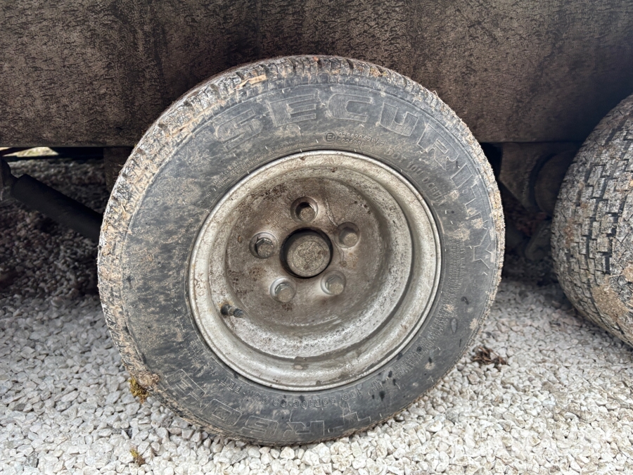 Personbilssläp/jättesläp Neiwiadow 8x2.55 m 2360 kg