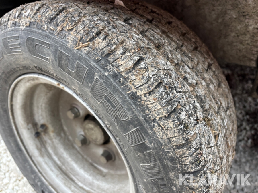 Personbilssläp/jättesläp Neiwiadow 8x2.55 m 2360 kg