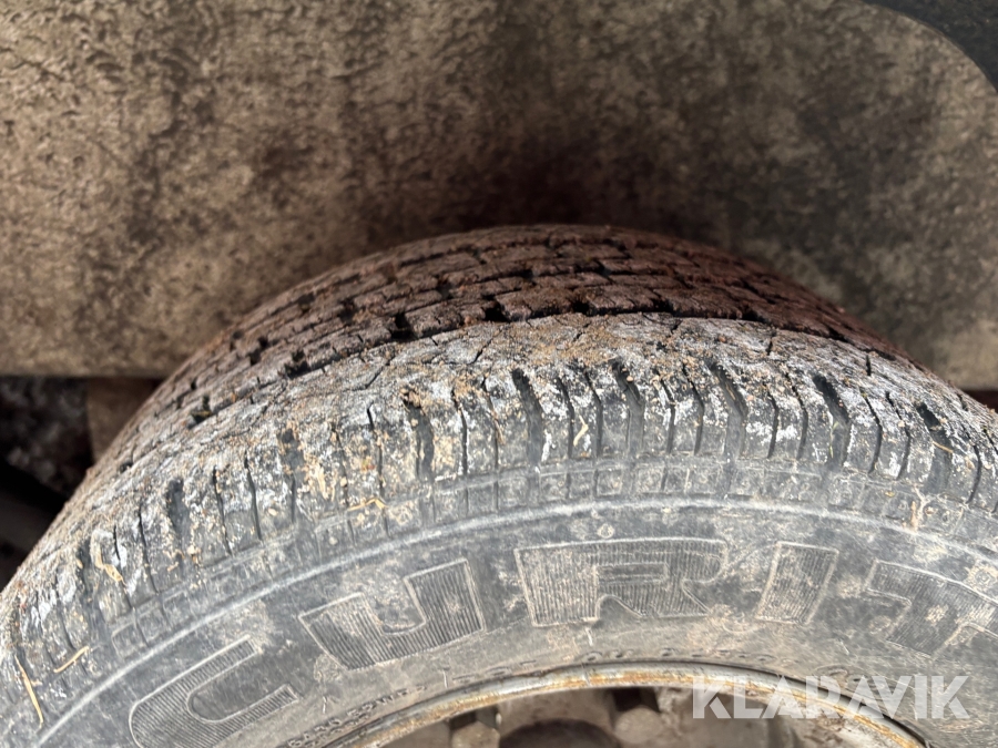 Personbilssläp/jättesläp Neiwiadow 8x2.55 m 2360 kg