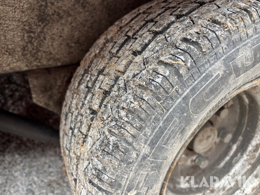 Personbilssläp/jättesläp Neiwiadow 8x2.55 m 2360 kg