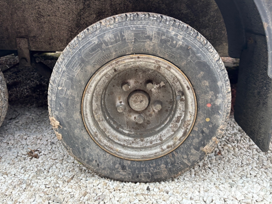 Personbilssläp/jättesläp Neiwiadow 8x2.55 m 2360 kg