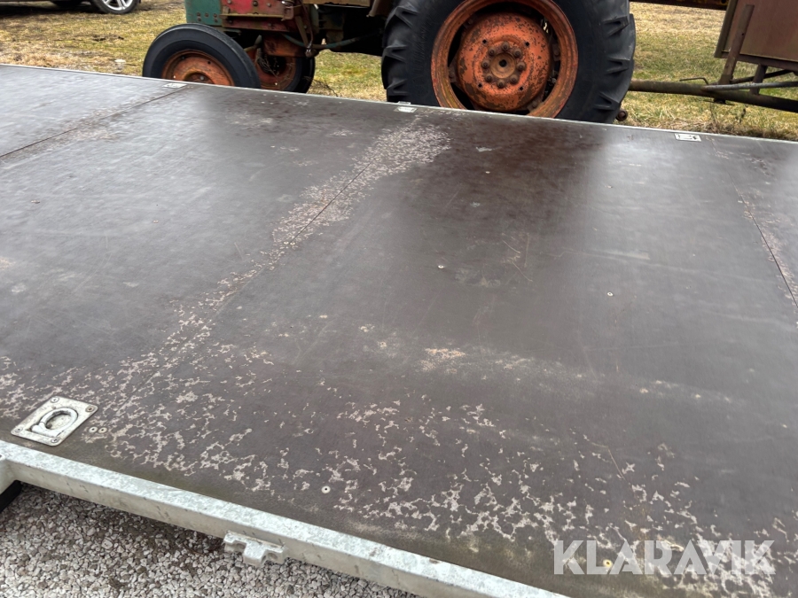 Personbilssläp/jättesläp Neiwiadow 8x2.55 m 2360 kg