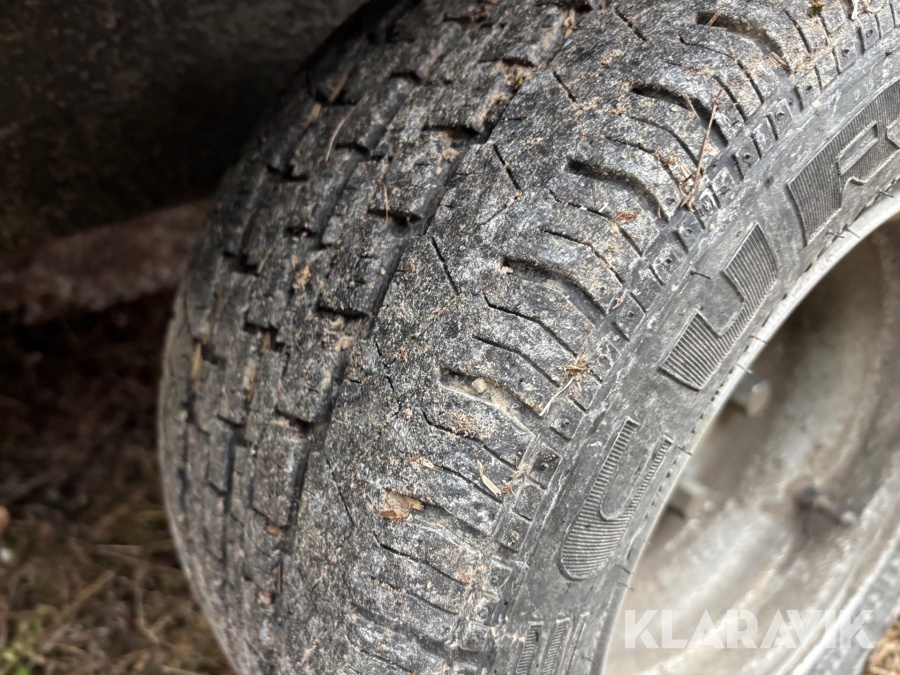 Personbilssläp/jättesläp Neiwiadow 8x2.55 m 2360 kg