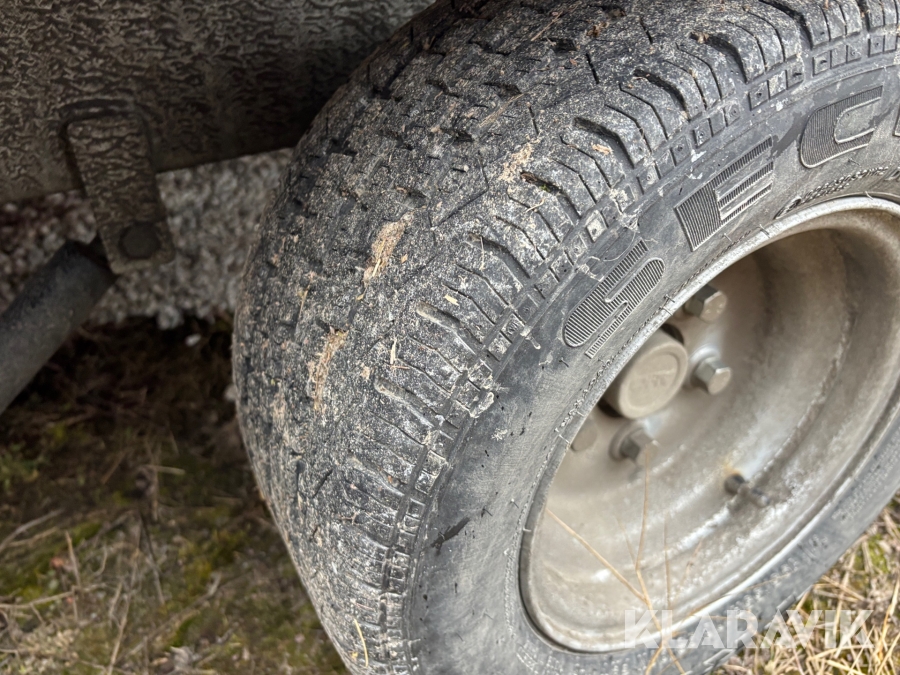 Personbilssläp/jättesläp Neiwiadow 8x2.55 m 2360 kg