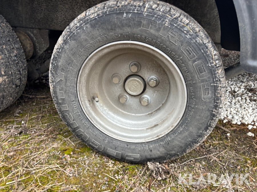 Personbilssläp/jättesläp Neiwiadow 8x2.55 m 2360 kg