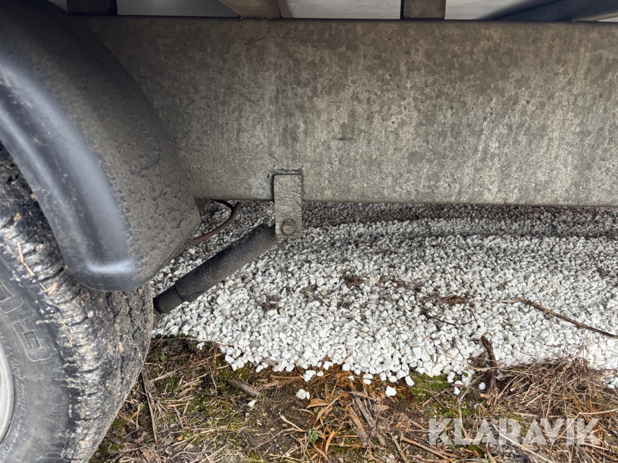 Personbilssläp/jättesläp Neiwiadow 8x2.55 m 2360 kg