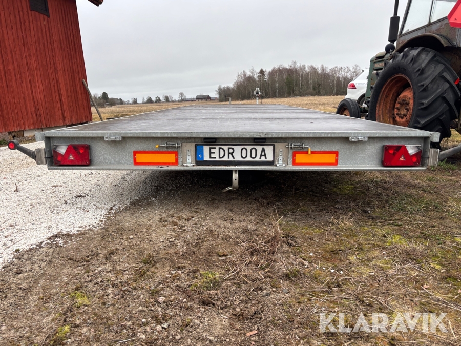 Personbilssläp/jättesläp Neiwiadow 8x2.55 m 2360 kg