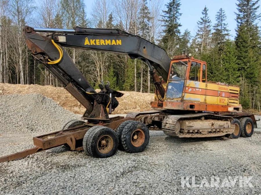 Grävmaskin Åkerman H12B med 3st skopor och transportanordning.