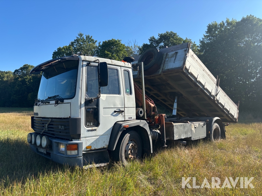 Kranbil Volvo FL6 med tippflak