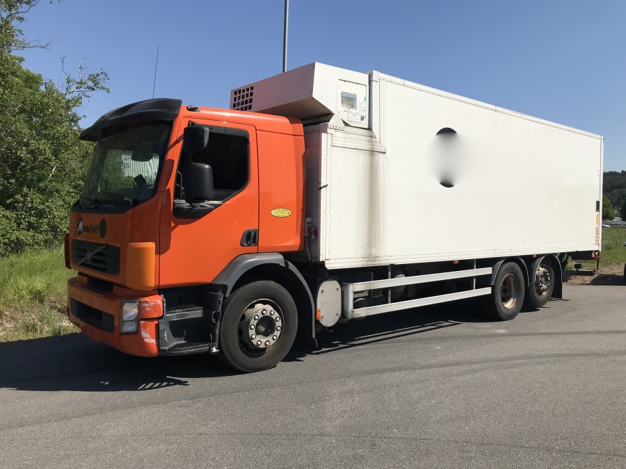 Volvo Kylbil med bakgavellyft -07