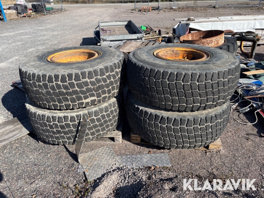 Lastmaskindäck med fälg Triangle 20.5R25 4st