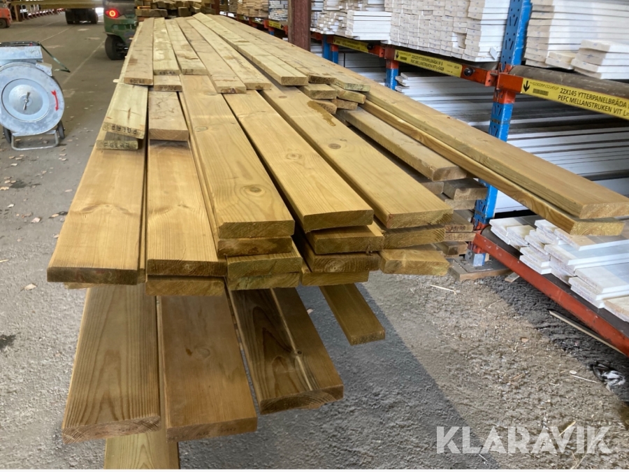 Parti med tryckimpregnerat virke sekunda