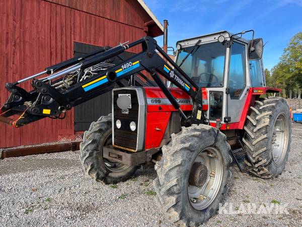 Traktor Massey Ferguson 699 4WD med lastare och redskap