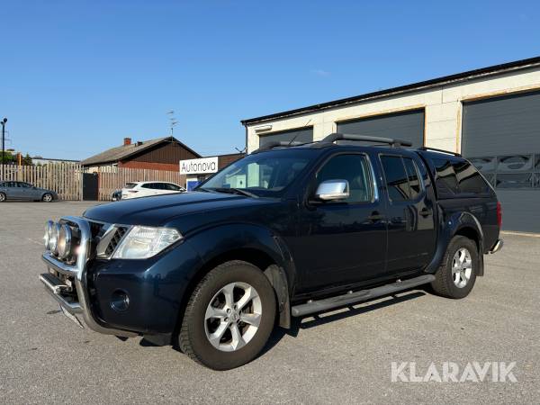 Pickup Nissan Navara med kåpa