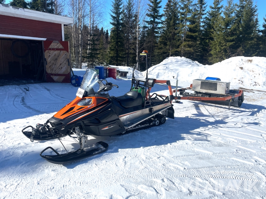 Snöskoter Artic Cat Bearcat med Catgroomer ledsladd