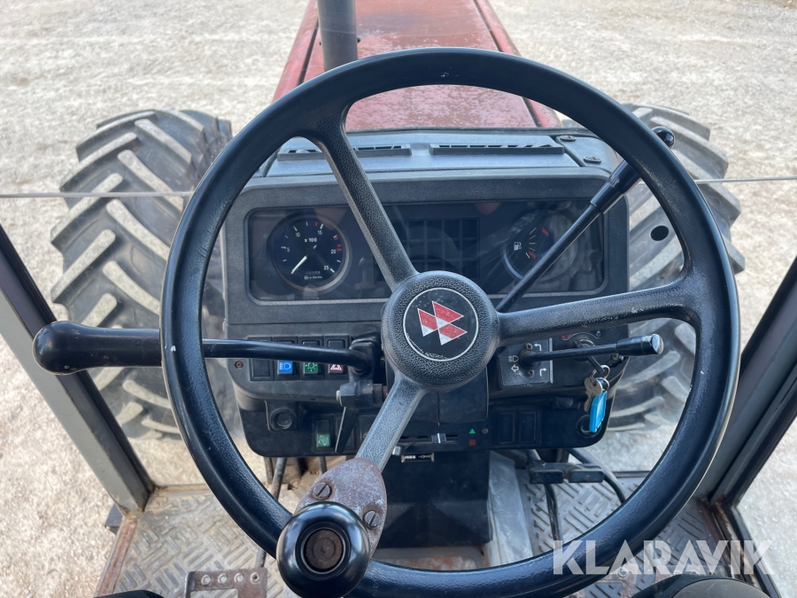 Traktor Massey Ferguson 399