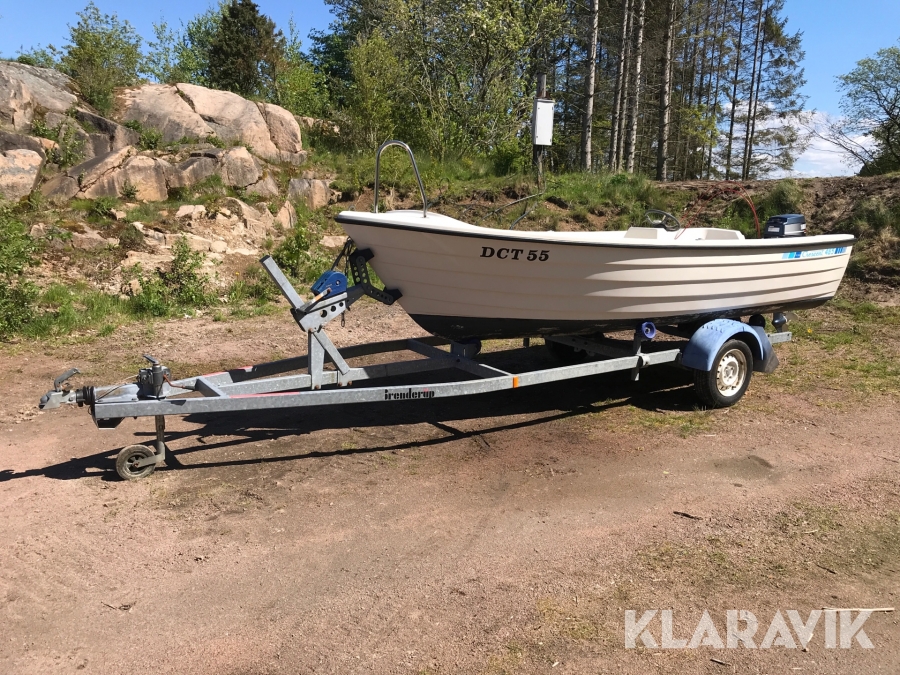 Styrpulpetbåt Crescent 465 med motor och kärra