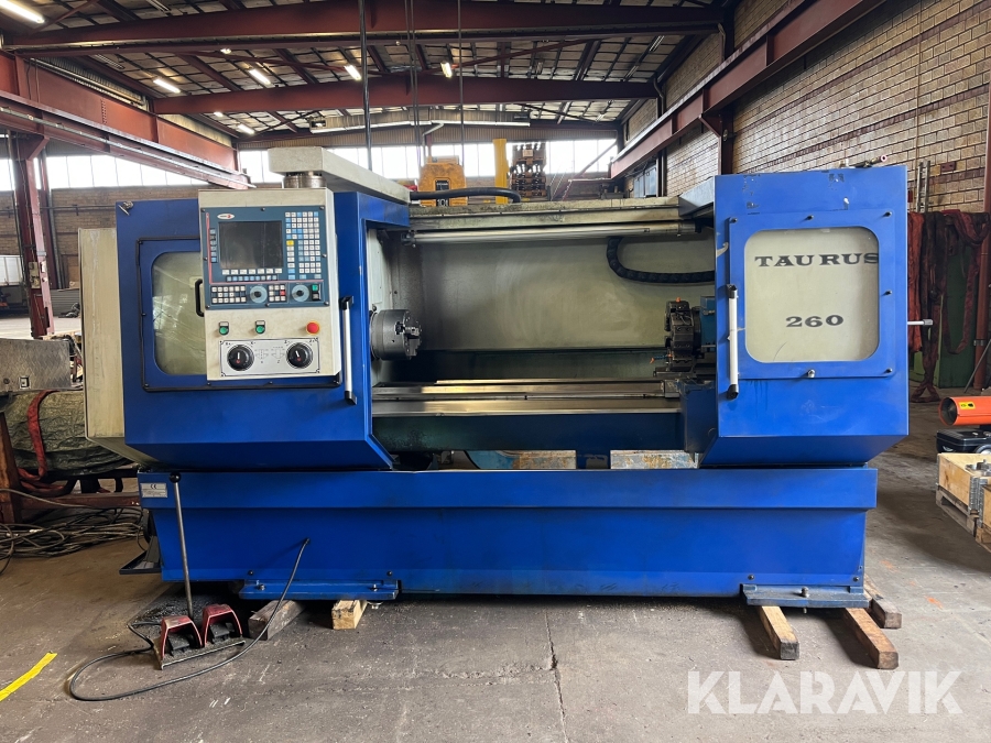 Svarv Taurus CNC-260 med spåntransporör