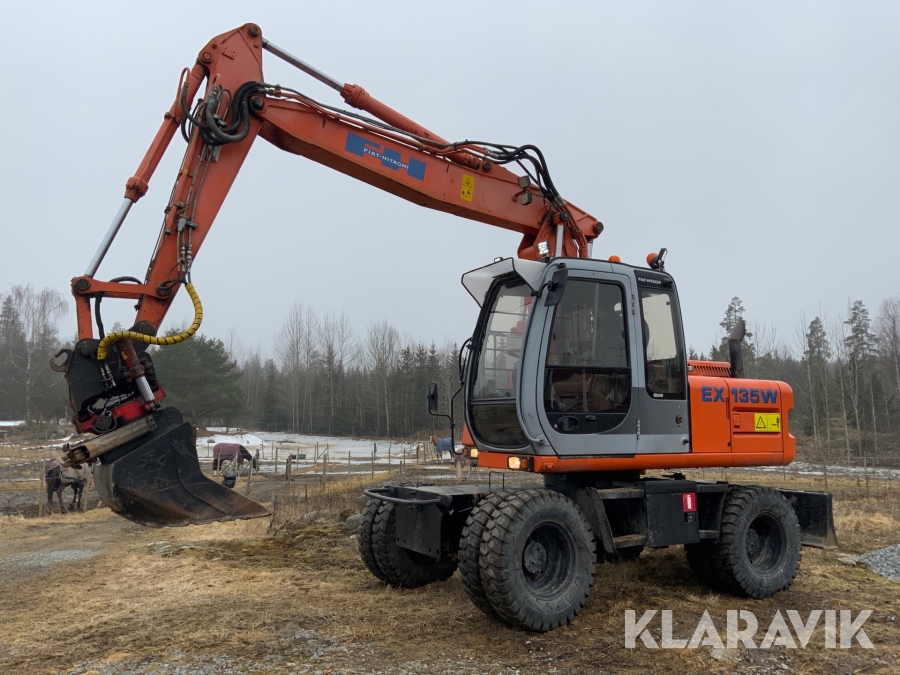 Grävmaskin Fiat-Hitachi Ex135W med tiltrotator och skopor
