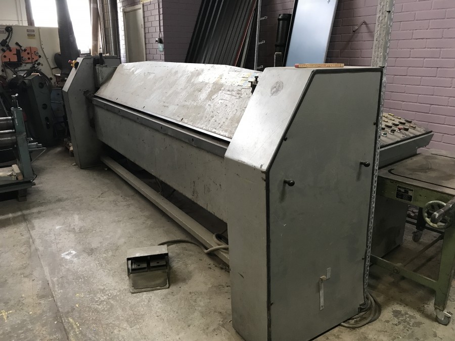 Plåtbockningsmaskin