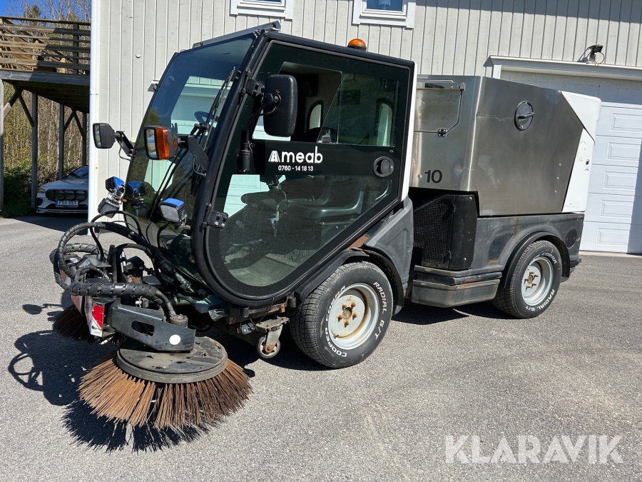 Sopmaskin / redskapsbärare Nilfisk Cityranger 3500 med plog, spridare & ställning till sopbehållaren