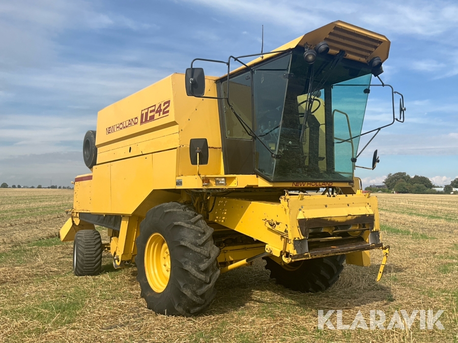 Skördetröska New Holland TF42
