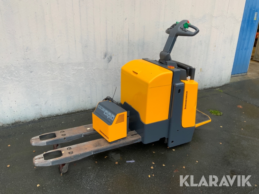 Låglyftande åktruck Jungheinrich ERE224 med laddare