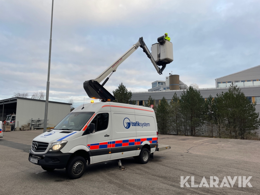 Lastbil Mercedes-Benz Sprinter 516 CDI med lift 