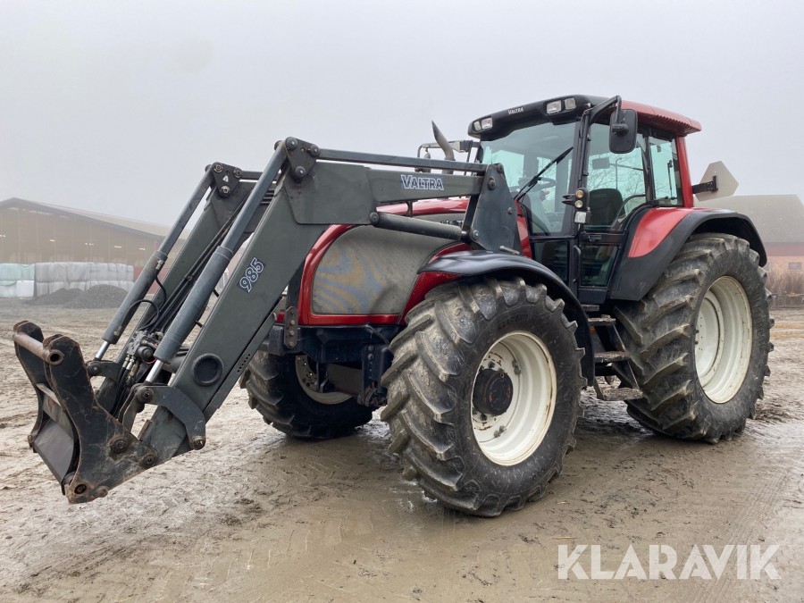 Traktor Valtra T190-4 med lastare