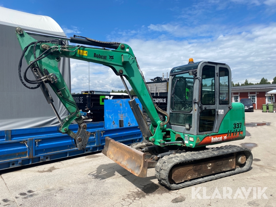 Grävmaskin Bobcat 337 D med redskap