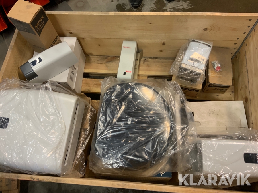 Tvåldispenser och papperhållare