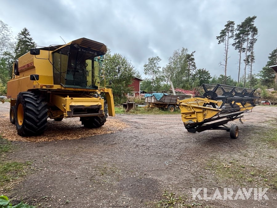 Skördetröska New Holland TX32