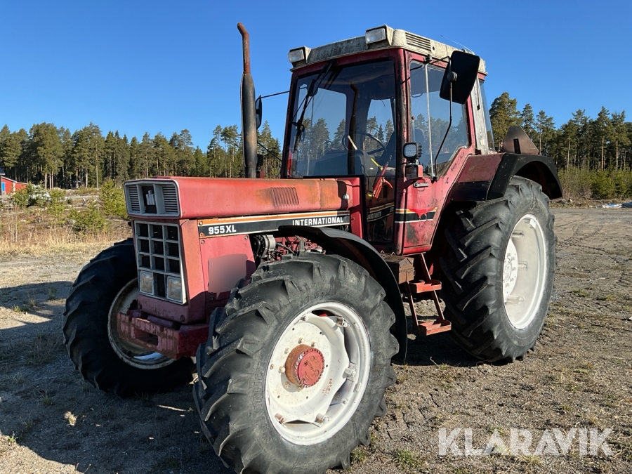 Traktor International 955XL