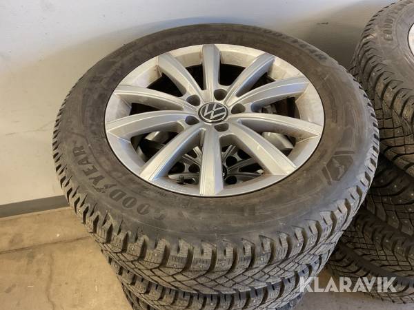 Vinterhjul på VW-originalfälgar GoodYear UltraGrip Arctic 2 SUV 215/65 R17