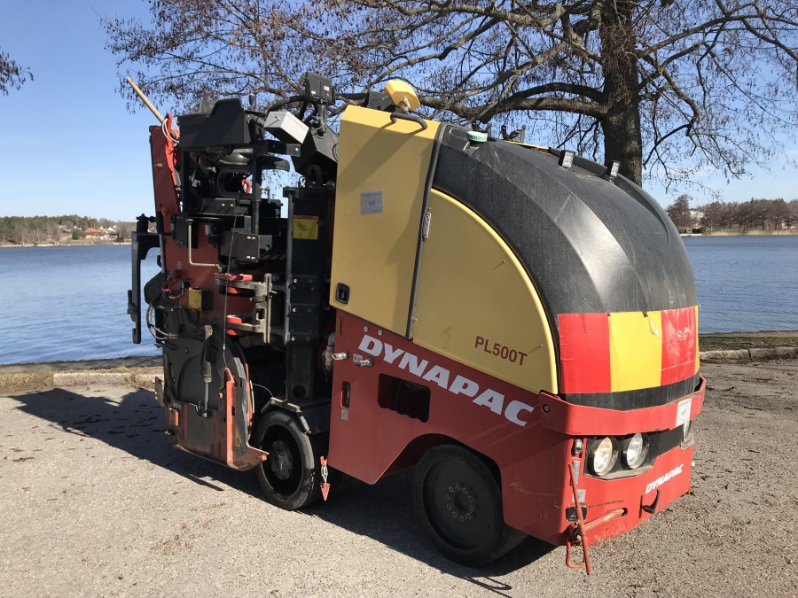 Asfaltfräs Dynapac med transportband