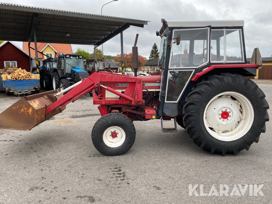 Traktor International 674 med lastare 