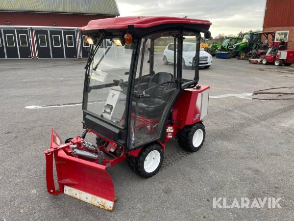 Redskapsbärare Ventrac 3200 med vikplog & klippdäck