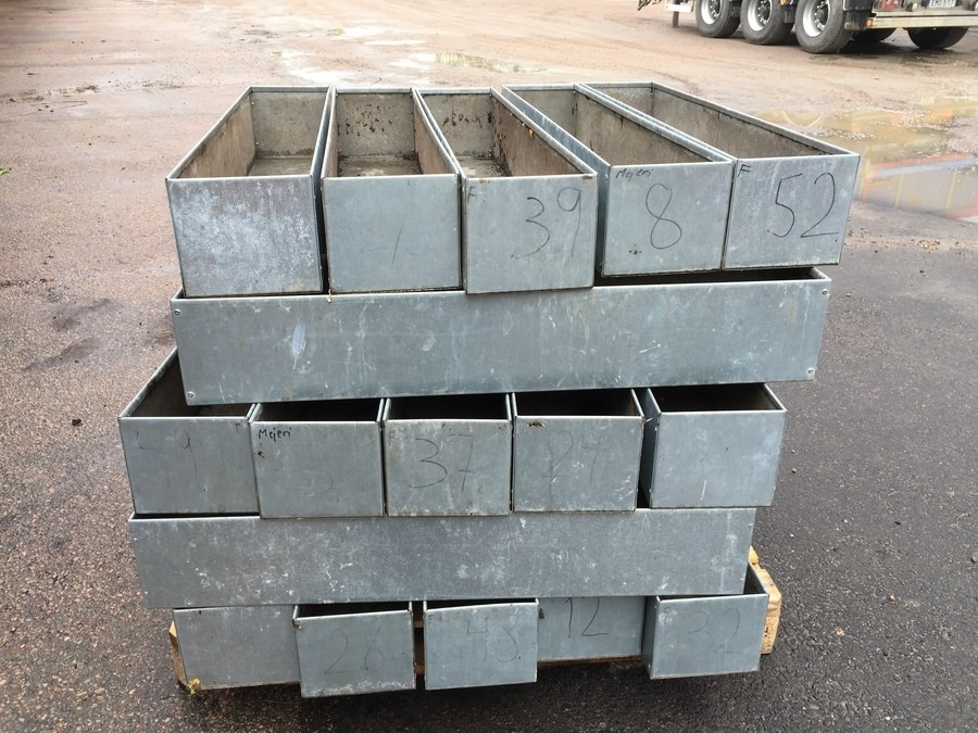 10st Blomlådor i plåt