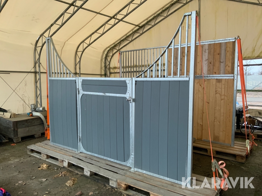 Hästbox front Kellfri Exklusiv med mellanvägg