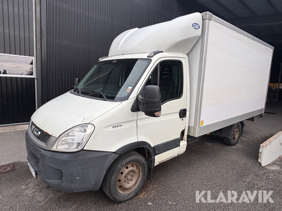 Lätt lastbil Iveco Daily 35S14 med bakgavellift
