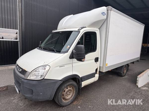 Lätt lastbil Iveco Daily 35S14 med bakgavellift