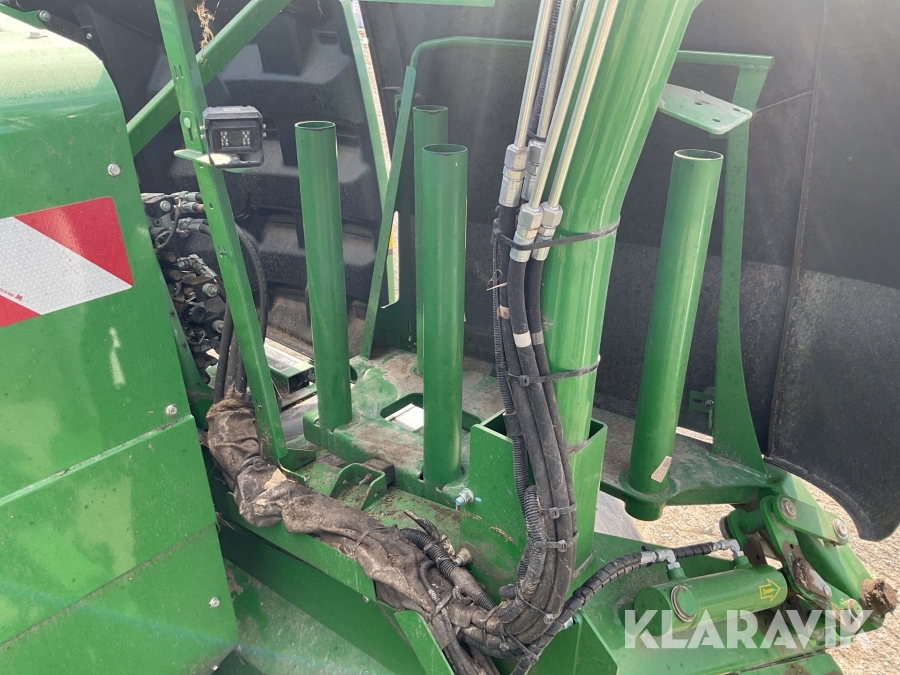 Rundbalspress John Deere C441R