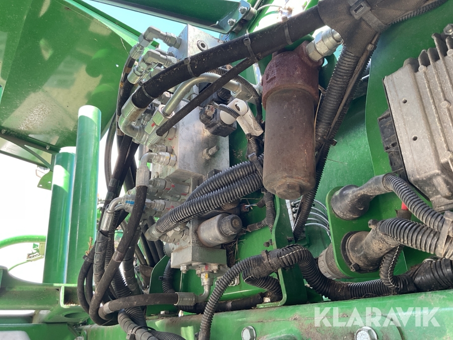 Rundbalspress John Deere C441R