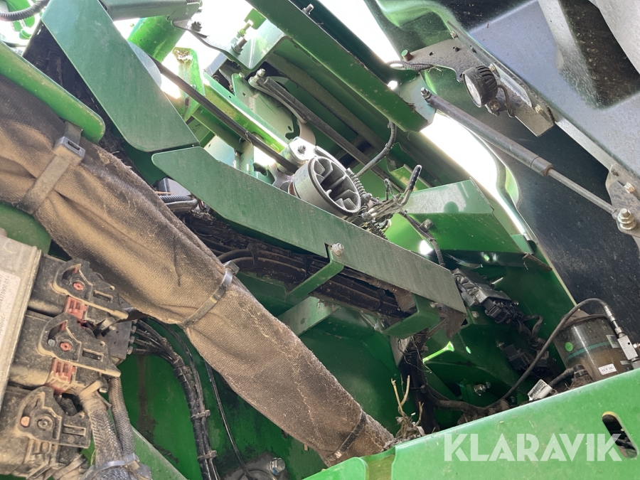 Rundbalspress John Deere C441R