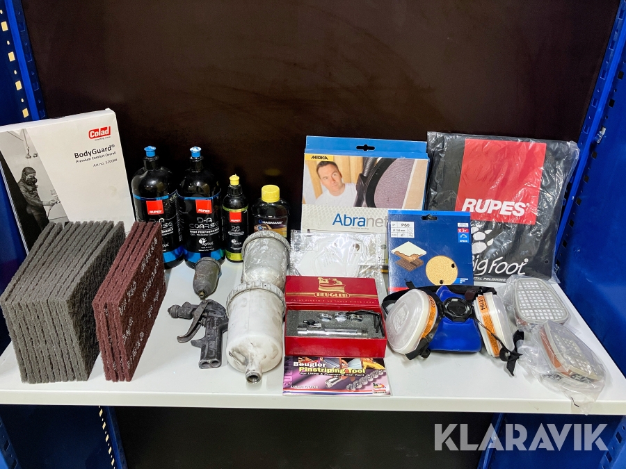 Paket med diverse tillbehör för slipning och lackering