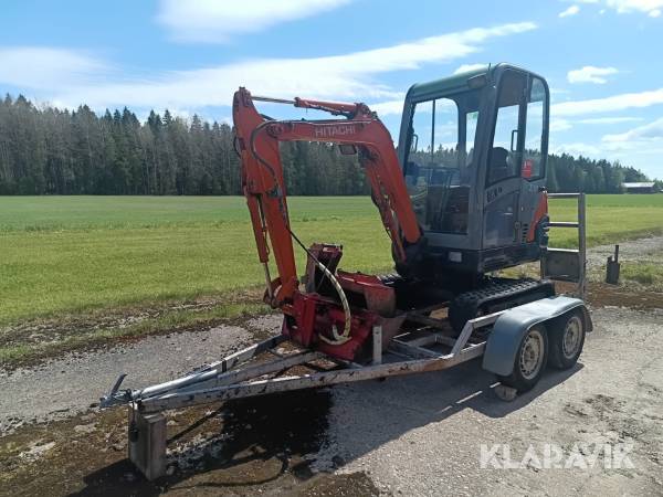Grävmaskin Hitachi ZX18 med maskintransportsläp