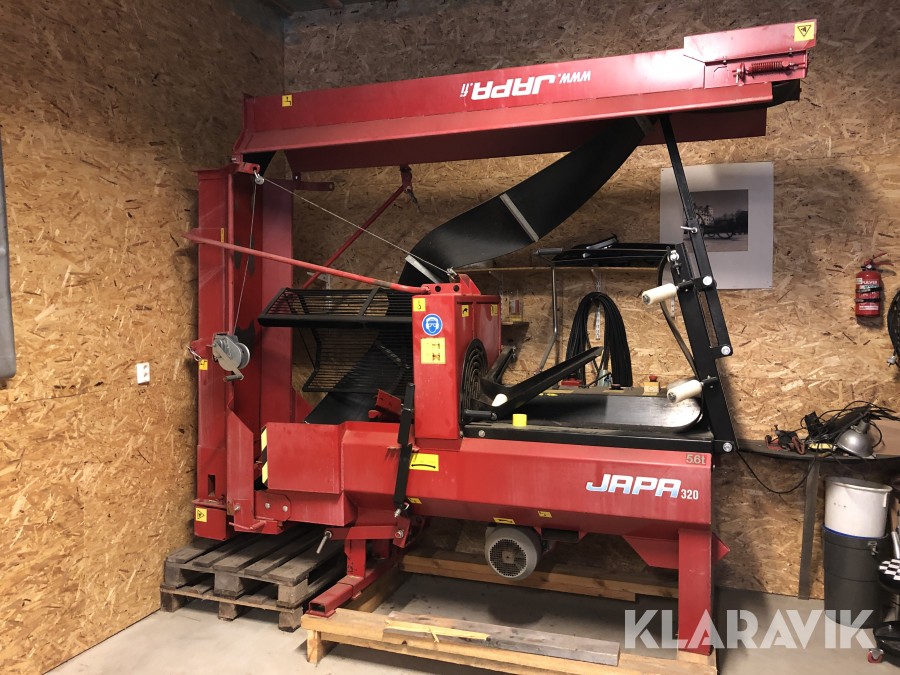 Vedmaskin Japa 320TRE 5,6t med transportör och matare