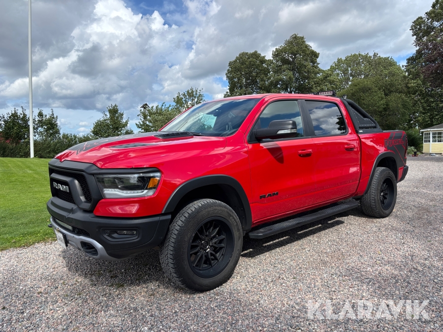 Pickup Dodge Ram 1500 Crew Cab 5.7 V8 HEMI Flex Fuel 4x4 TorqueFlite 395hk Rebel