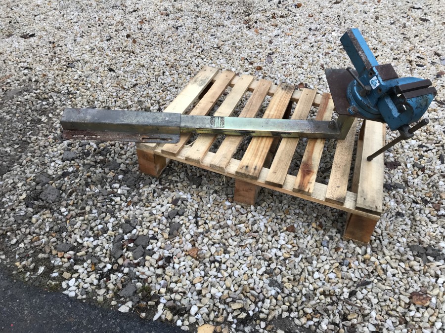 Skruvstäd för montering i bil